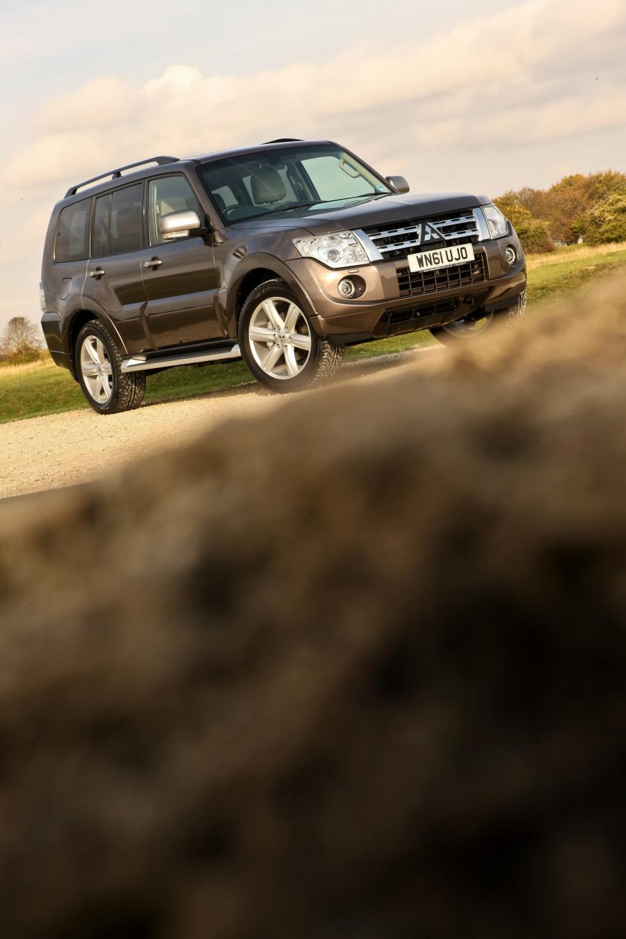  Mitsubishi Shogun 2012 года  (UK) (фото 7 из 17)